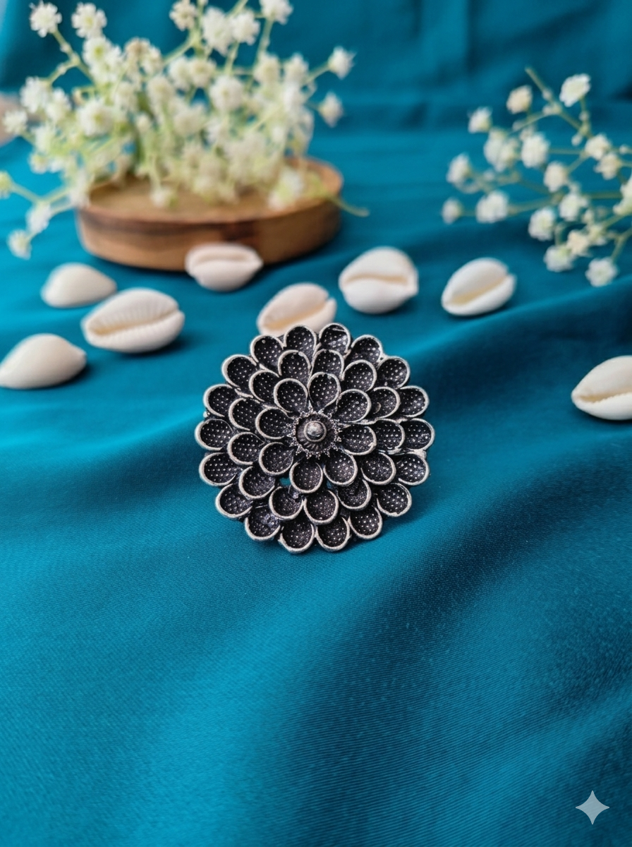 Noor Floral Adjustable Ring