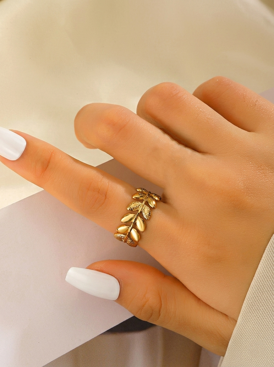 Daphne Leaf Adjustable Ring