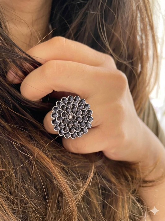 Noor Floral Adjustable Ring