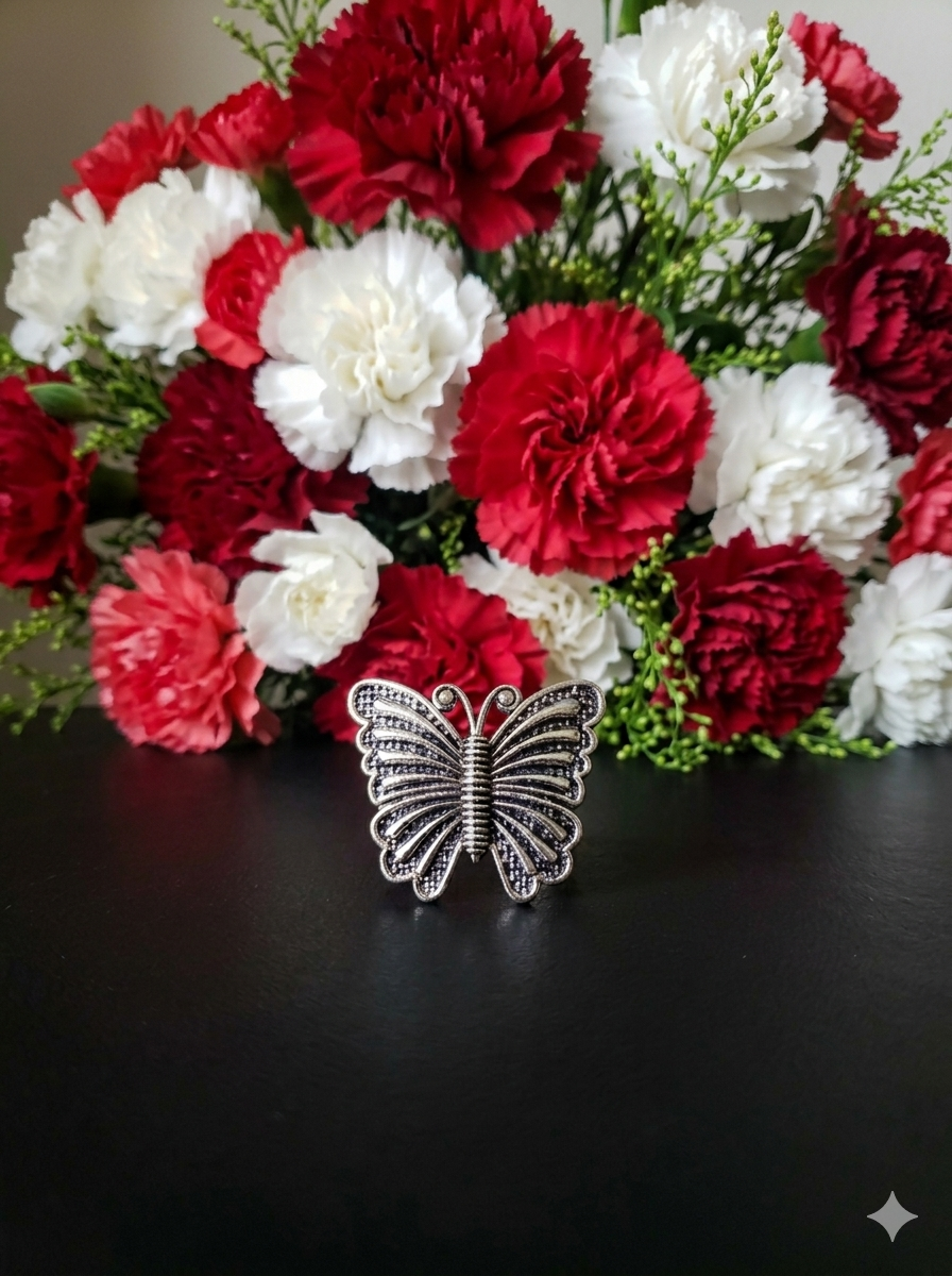 Mariposa Linear Butterfly Adjustbale Ring