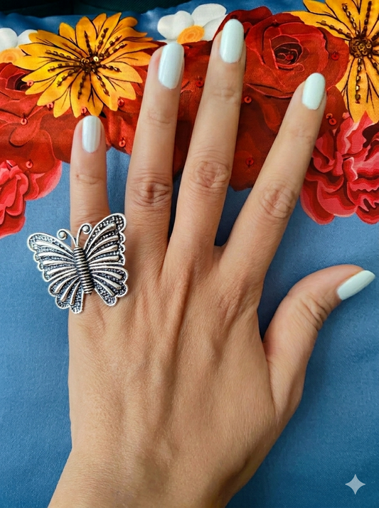 Mariposa Linear Butterfly Adjustbale Ring