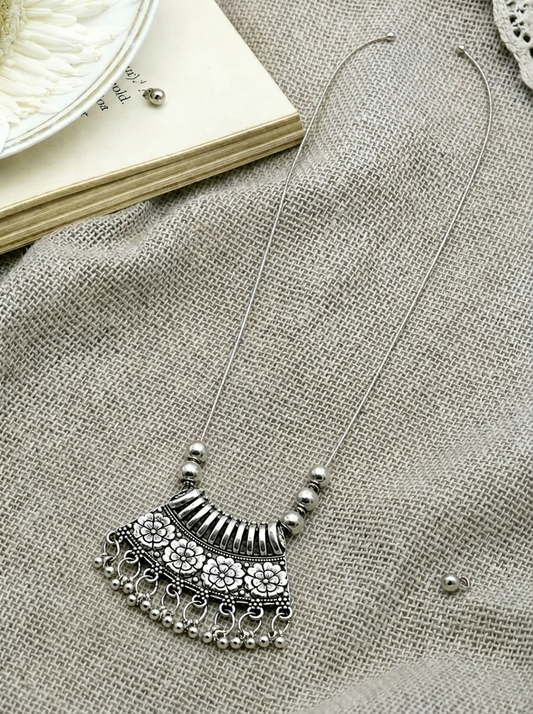 Vanya Heritage Arc Pendant
