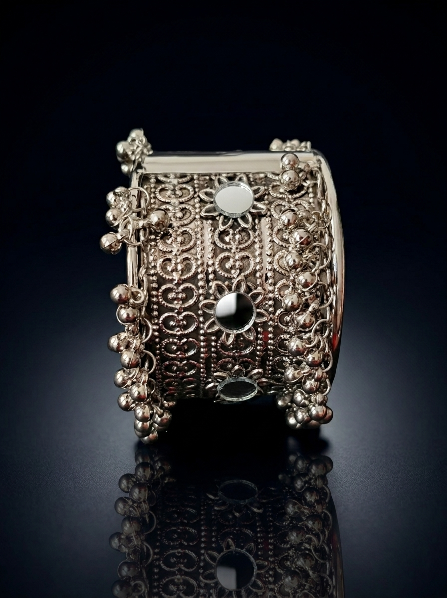 Pankhuri Jali Mirror Work Kada