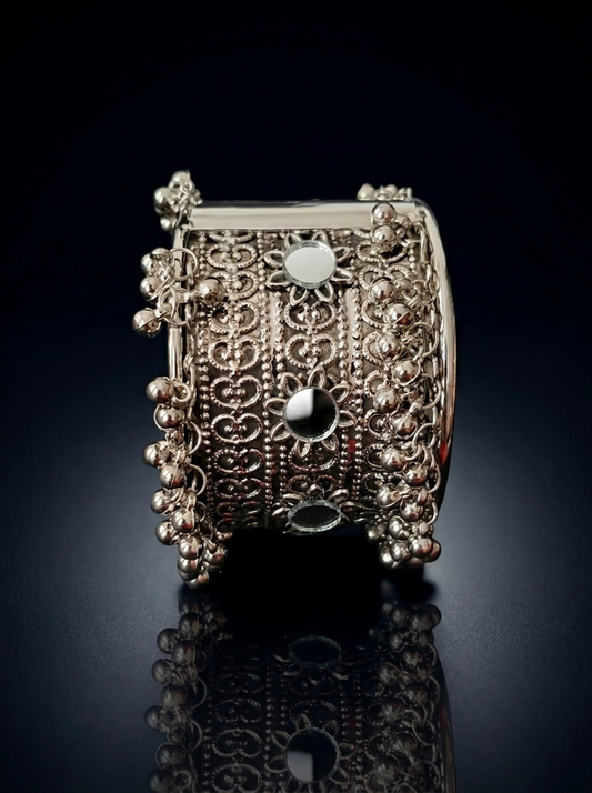 Pankhuri Jali Mirror Work Kada