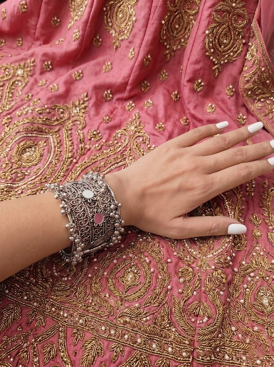 Pankhuri Jali Mirror Work Kada